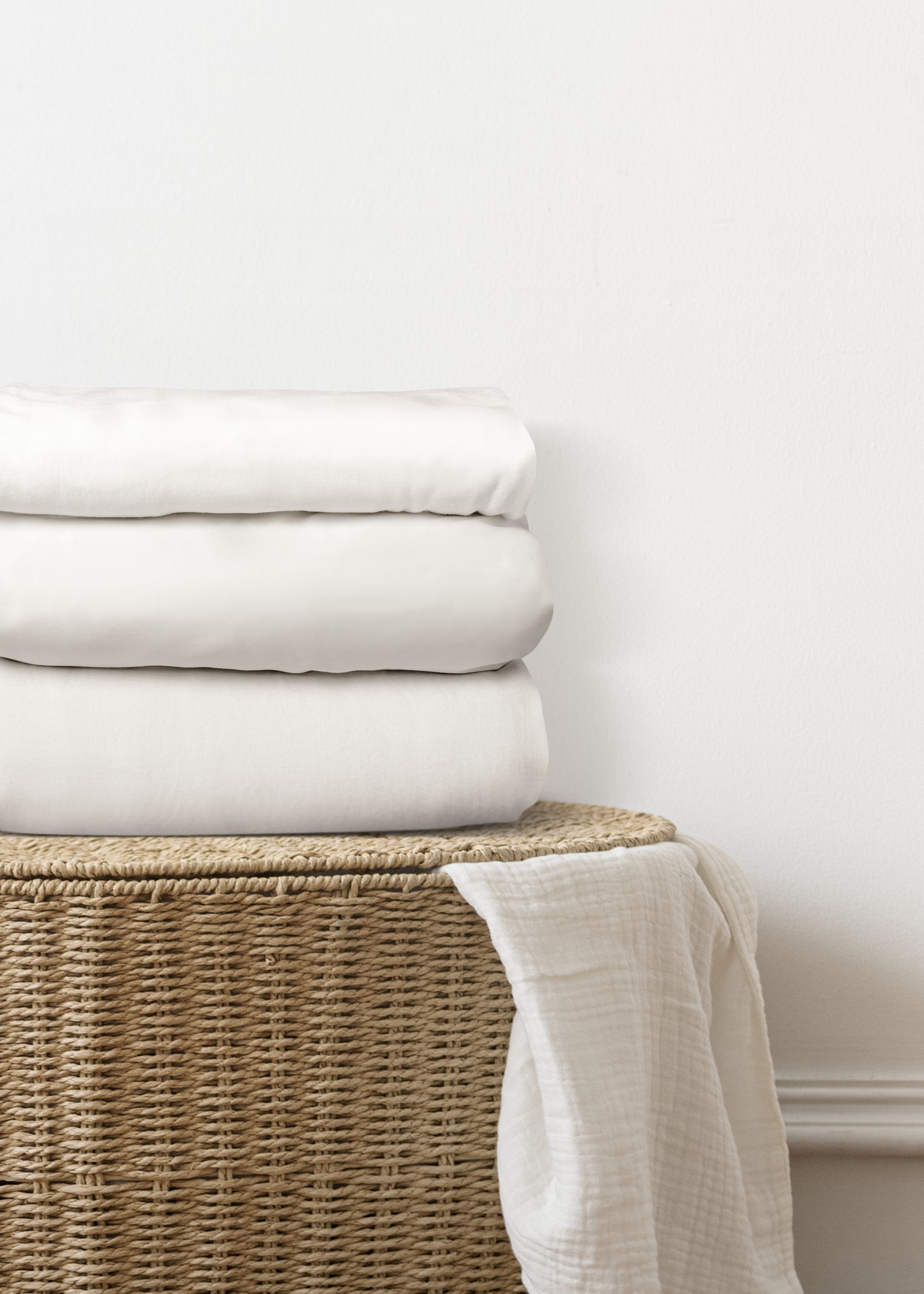 bed-linen-laundry-basket-home-decor